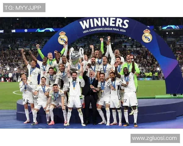 足球巨星传奇故事：从崛起到巅峰的非凡征程与辉煌成就解析